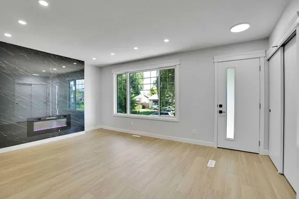 244 Huntridge RD NE, Calgary, AB T2K 4B6