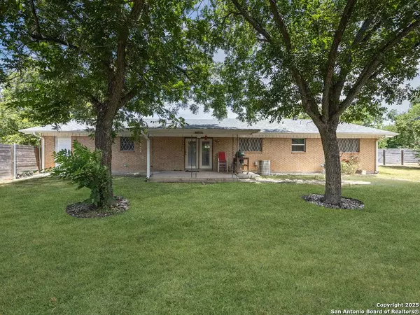 406 Parker Dr, San Marcos, TX 78666