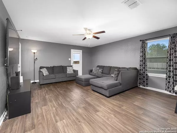 4103 Hidden Hollow Isle, Von Ormy, TX 78073