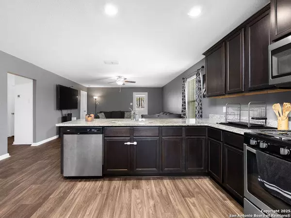 4103 Hidden Hollow Isle, Von Ormy, TX 78073