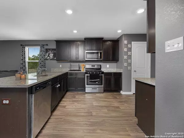 4103 Hidden Hollow Isle, Von Ormy, TX 78073