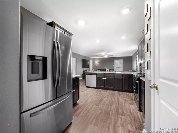 4103 Hidden Hollow Isle, Von Ormy, TX 78073