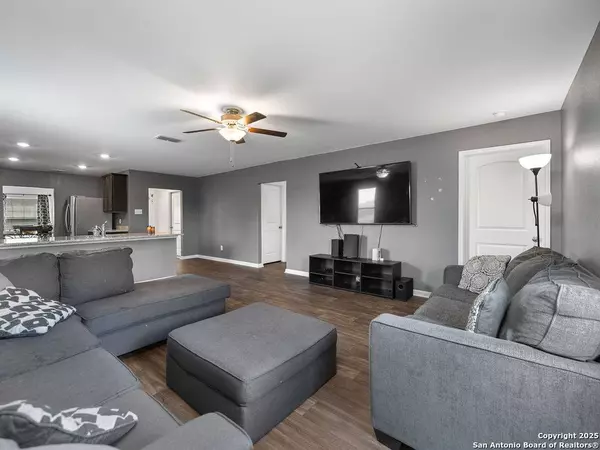 4103 Hidden Hollow Isle, Von Ormy, TX 78073