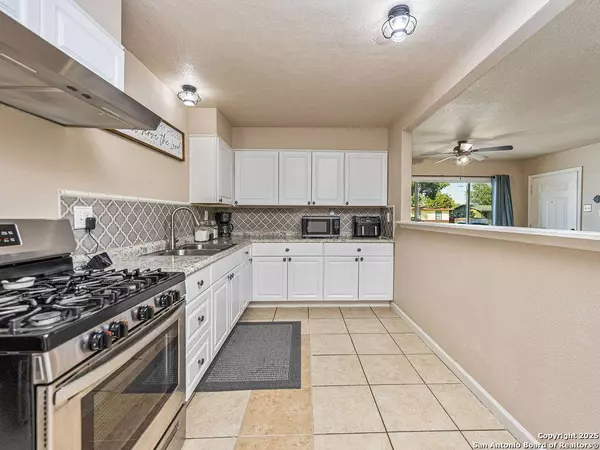 202 Formosa Blvd, San Antonio, TX 78221