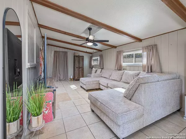 202 Formosa Blvd, San Antonio, TX 78221