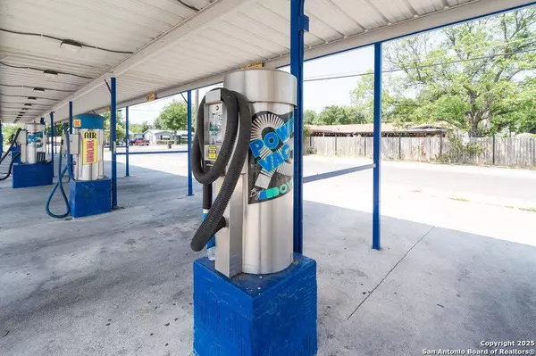 6727 Flores, San Antonio, TX 78221