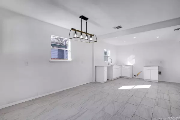 1112 Gladstone, San Antonio, TX 78225