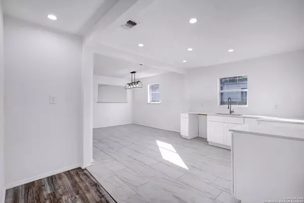 1112 Gladstone, San Antonio, TX 78225