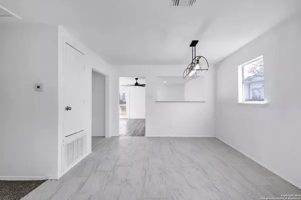 1112 Gladstone, San Antonio, TX 78225