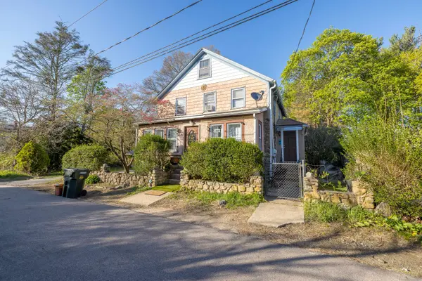 29 Cape Ann Court, New London, CT 06320