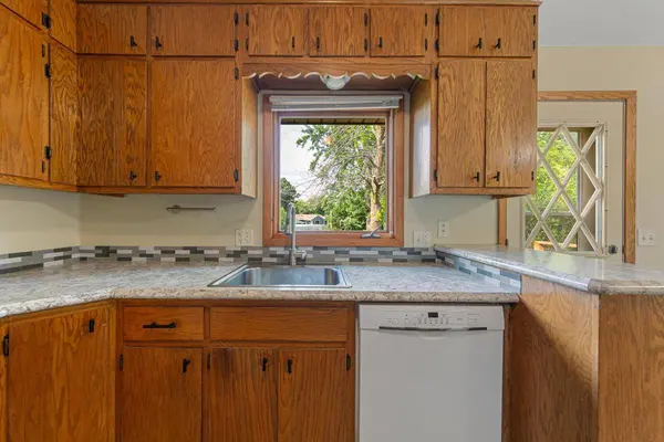 2412 E Main ST, Mankato, MN 56001