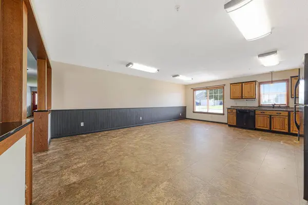 2203 Rolling Green LN, North Mankato, MN 56003