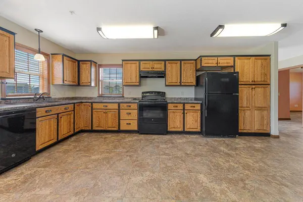 2203 Rolling Green LN, North Mankato, MN 56003