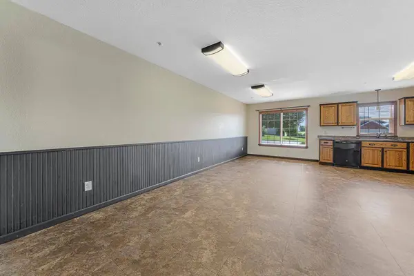 2203 Rolling Green LN, North Mankato, MN 56003