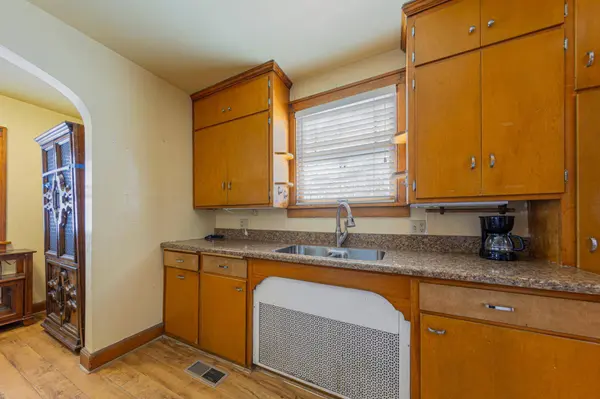 718 6th ST N, Saint James, MN 56081