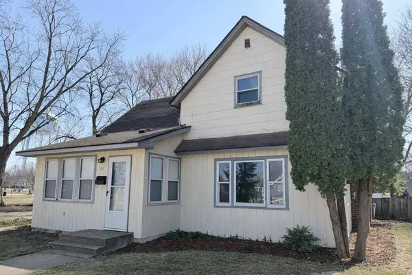 46 2nd ST NE, Madelia, MN 56062