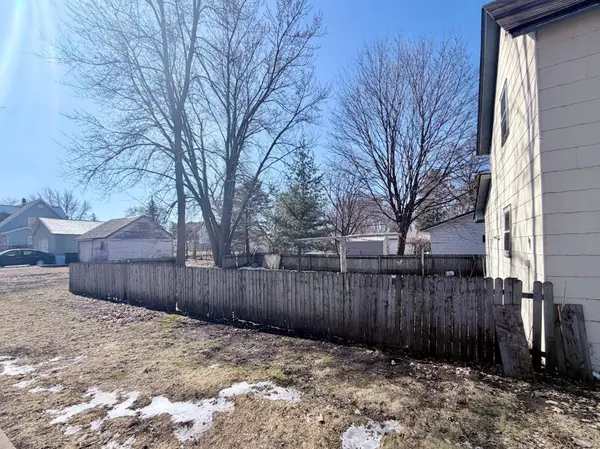 46 2nd ST NE, Madelia, MN 56062