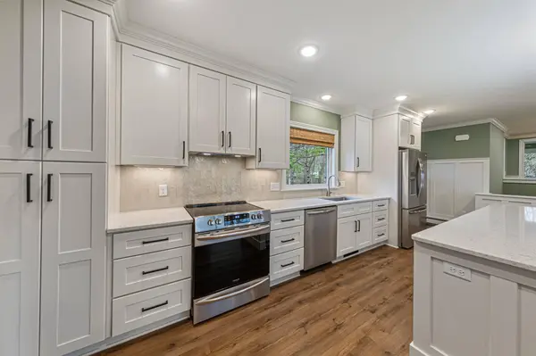 1304 Noretta DR, North Mankato, MN 56003