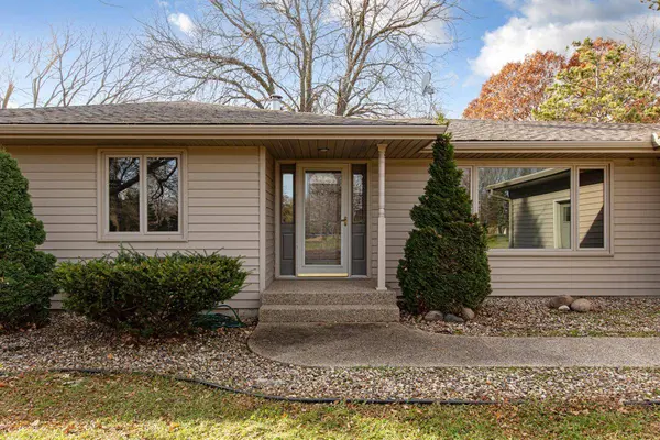 101 Mapleridge DR, Mankato, MN 56001