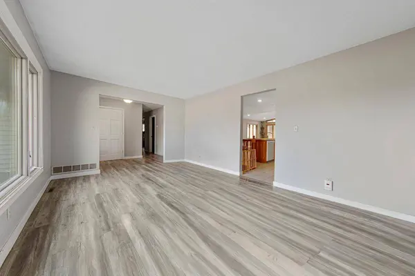 101 Mapleridge DR, Mankato, MN 56001