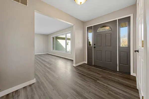 101 Mapleridge DR, Mankato, MN 56001