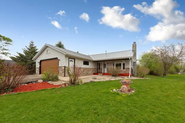 30 Winnebago CIR, Saint Clair, MN 56080