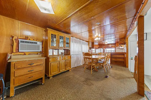 7008 Laura LN, Saint Peter, MN 56082