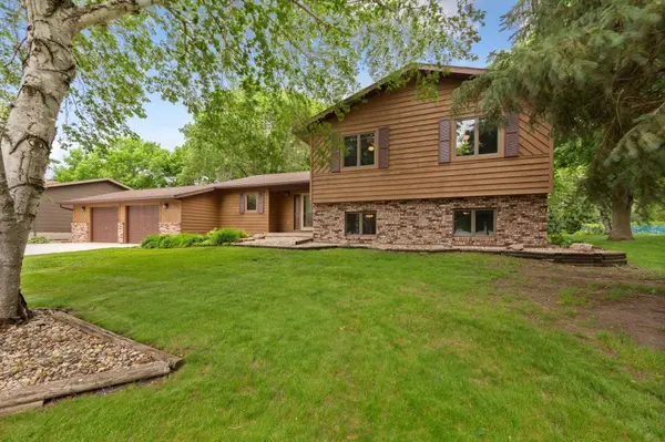 1139 10th ST N, Saint James, MN 56081
