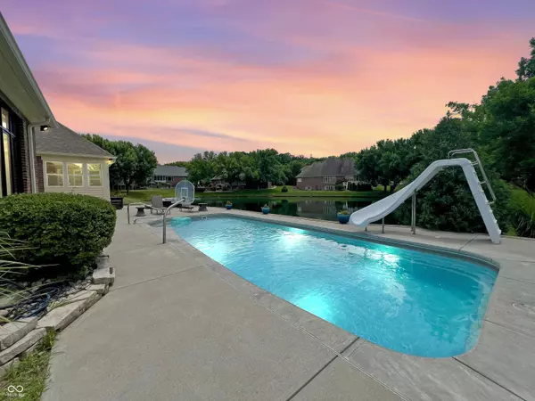 3893 Bent Tree LN, Greenwood, IN 46143