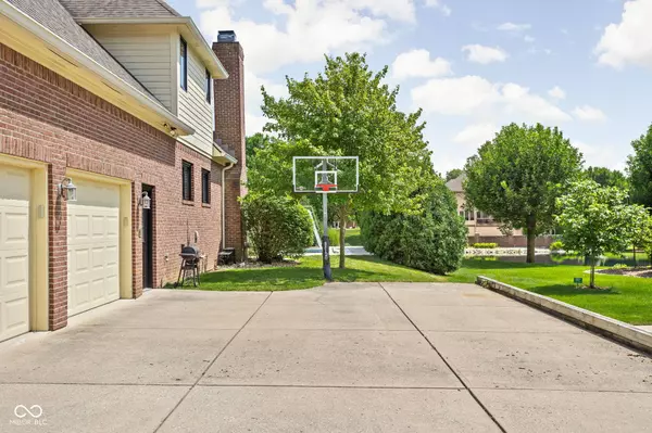 3893 Bent Tree LN, Greenwood, IN 46143