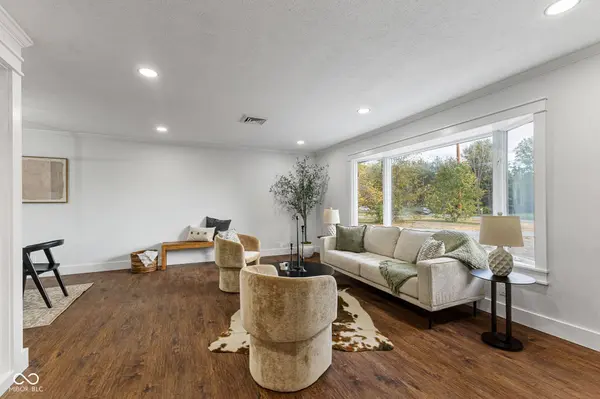 8050 W Oak ST, Zionsville, IN 46077