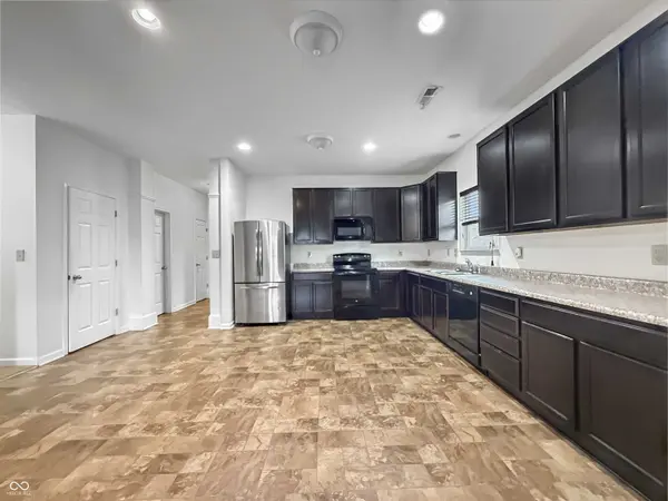 881 Sommersweet RUN, Greenwood, IN 46143