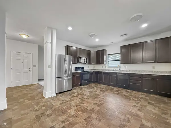 881 Sommersweet RUN, Greenwood, IN 46143