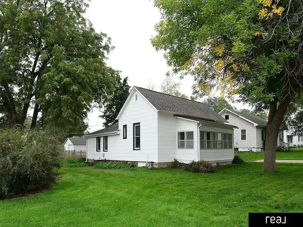 536 Grandview AVE, Gretna, NE 68028