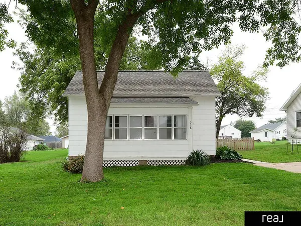 536 Grandview AVE, Gretna, NE 68028