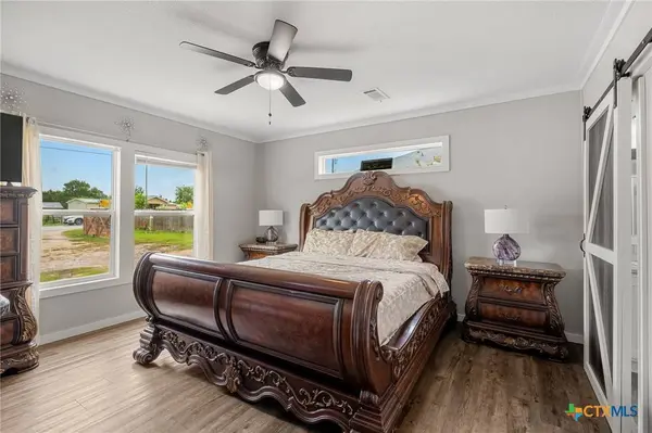 224 Las Estancias DR, Cedar Creek, TX 78612
