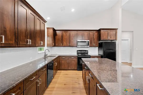 104 Bill ST, Elgin, TX 78621