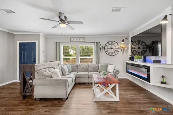 224 Las Estancias DR, Cedar Creek, TX 78612