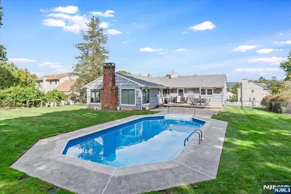 53 Mountain Ridge DR, Wayne, NJ 07470