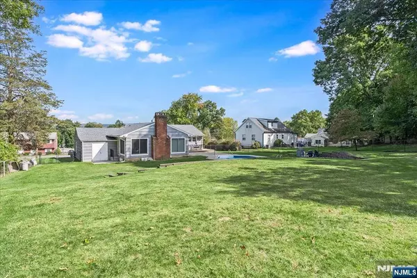 53 Mountain Ridge DR, Wayne, NJ 07470