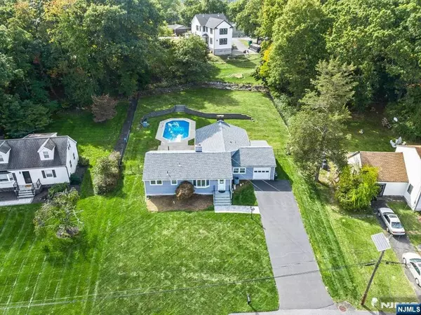 53 Mountain Ridge DR, Wayne, NJ 07470