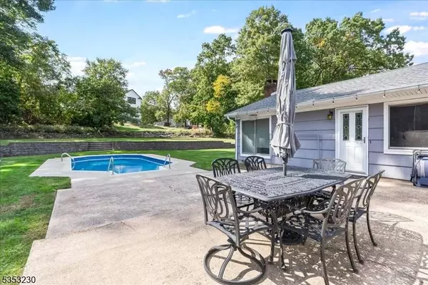 53 Mountain Ridge Dr, Wayne Twp., NJ 07470