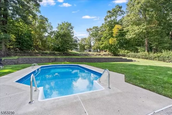 53 Mountain Ridge Dr, Wayne Twp., NJ 07470