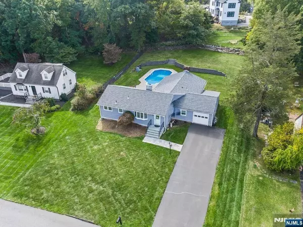 53 Mountain Ridge DR, Wayne, NJ 07470