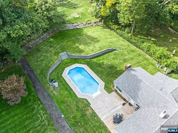 53 Mountain Ridge DR, Wayne, NJ 07470