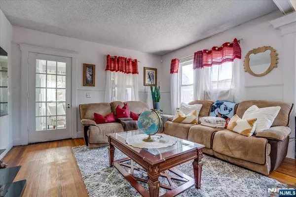 9 Post ST, Haledon, NJ 07508