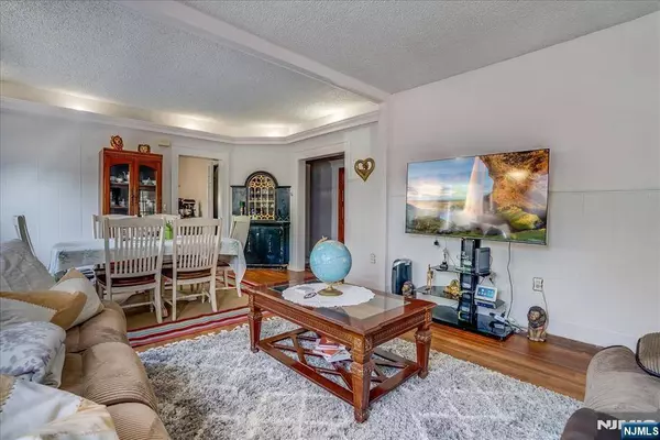 9 Post ST, Haledon, NJ 07508