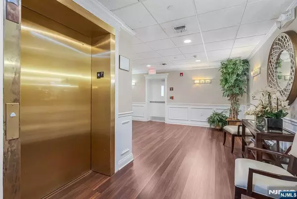 8205 Harcourt RD, Clifton, NJ 07013