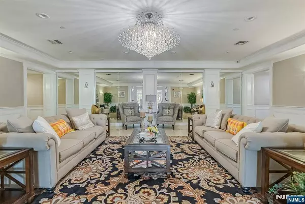 8205 Harcourt RD, Clifton, NJ 07013