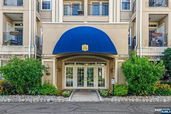 8205 Harcourt RD, Clifton, NJ 07013